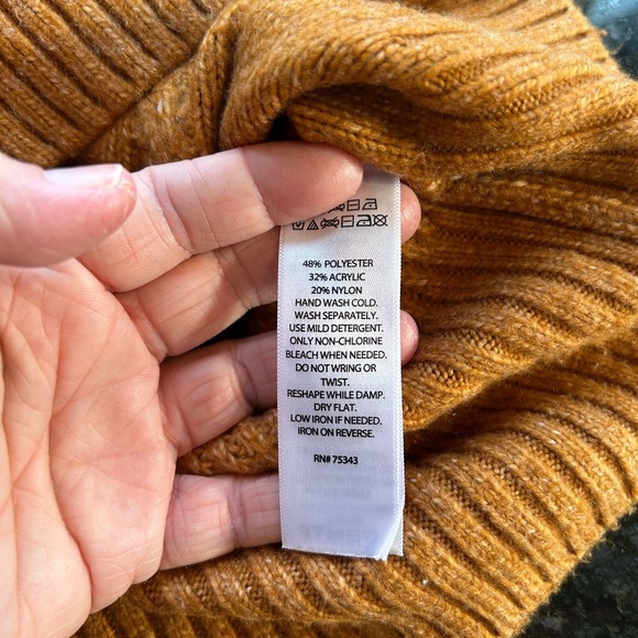 Sincerely Jules copped cable knit v neck vest. Size L. Soft and thick. - Picture 8 of 10